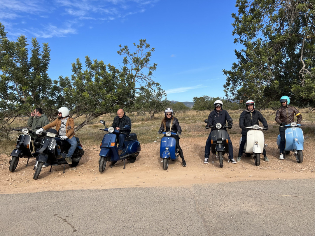 Membres del Club Vespa Baix Gaià. Foto: Cedida