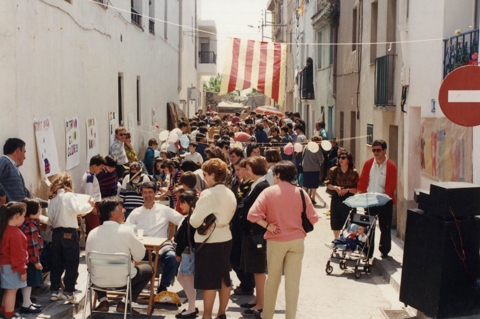 Fira del Batibull, edició de 1991 al carrer la Font. Fotografia Ferran Valero