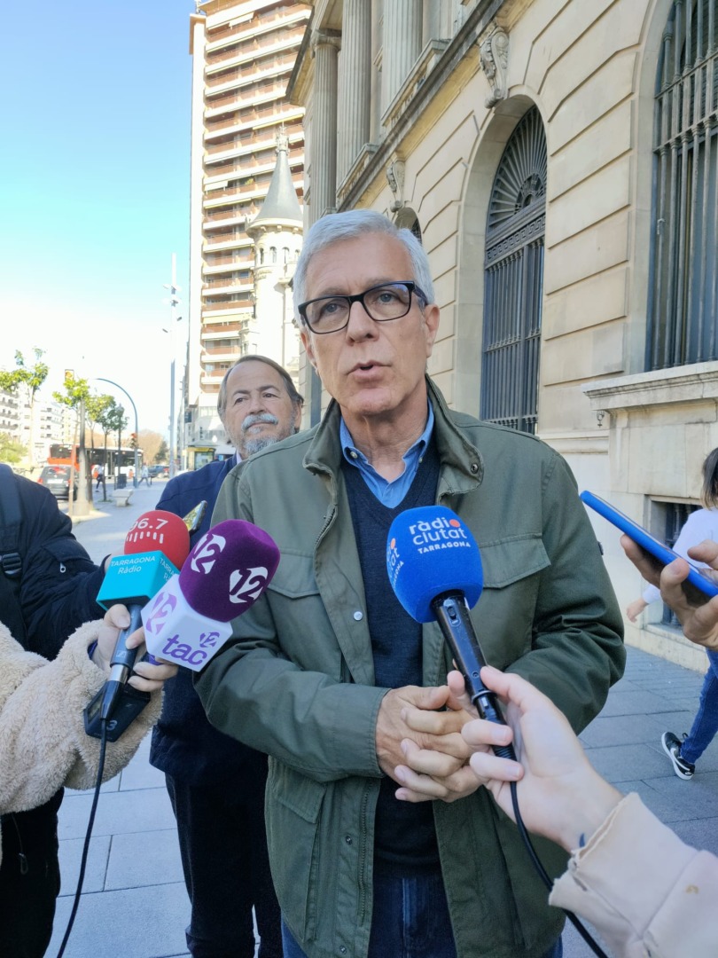 L'exalcalde socialista Josep Fèlix Ballesteros ha fet les declaracions davant de l'edifici del Banc d'Espanya. Foto: Cedida
