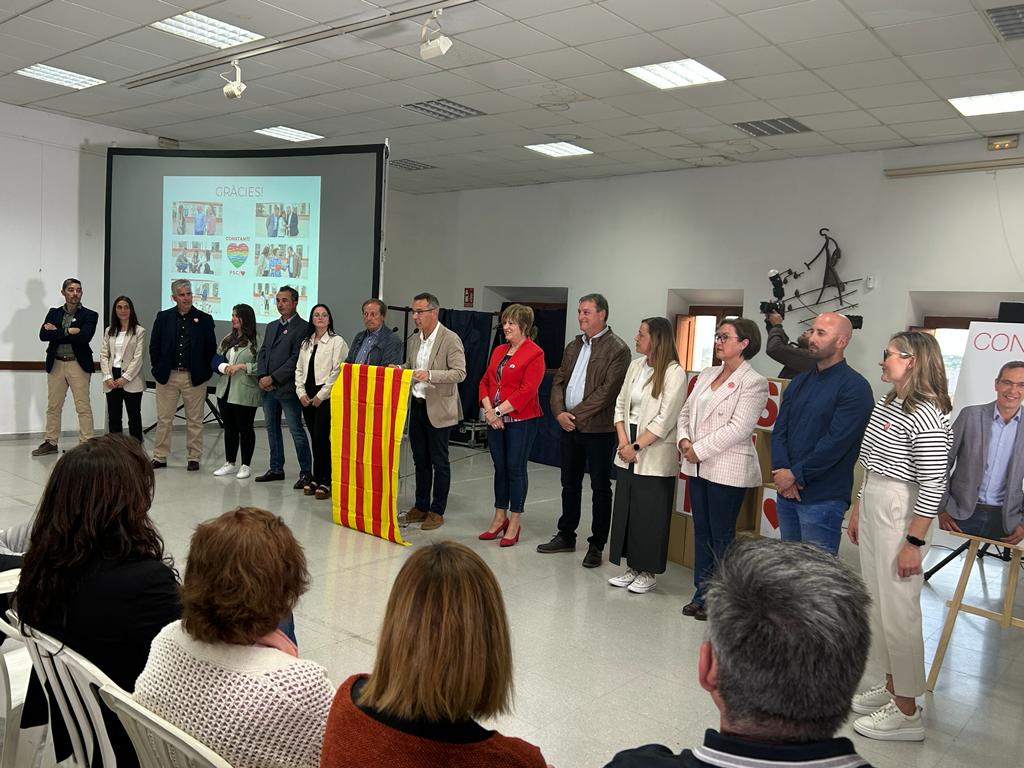 Òscar Sánchez amb la resta de la llista electoral. Foto: Tots21