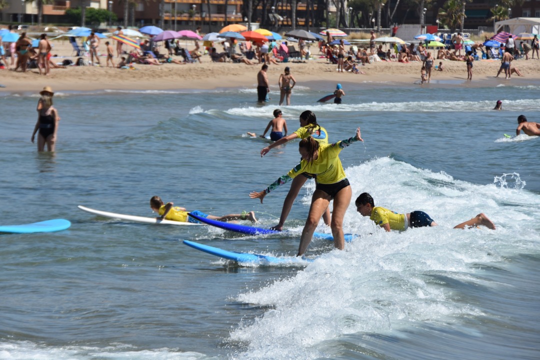 El surf és una de les activitats programades. Foto: Cedida
