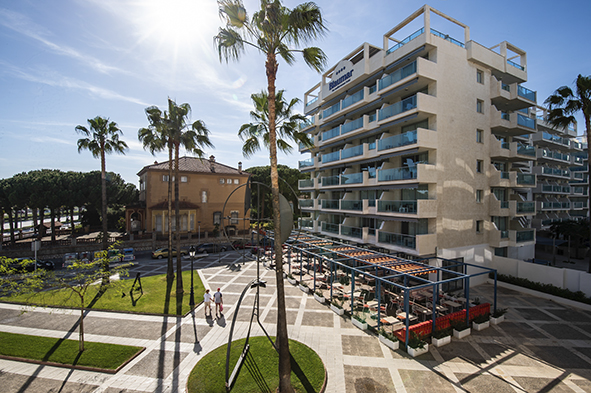 L'hotel Blaumar és un magnífic establiment situat al Passeig Jaume I de la capital de la Costa Daurada. Foto: Helder Moya