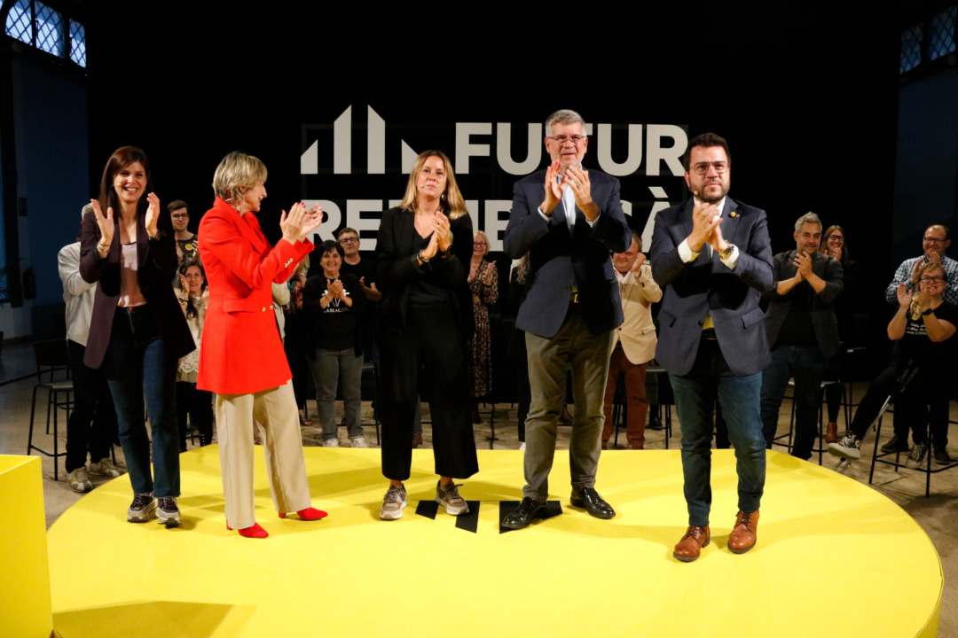 D'esquerra a dreta, Marta Vilalta, Carme Forcadell, Maria Roig, Pau Ricomà i Pere Aragonès. Foto: ACN