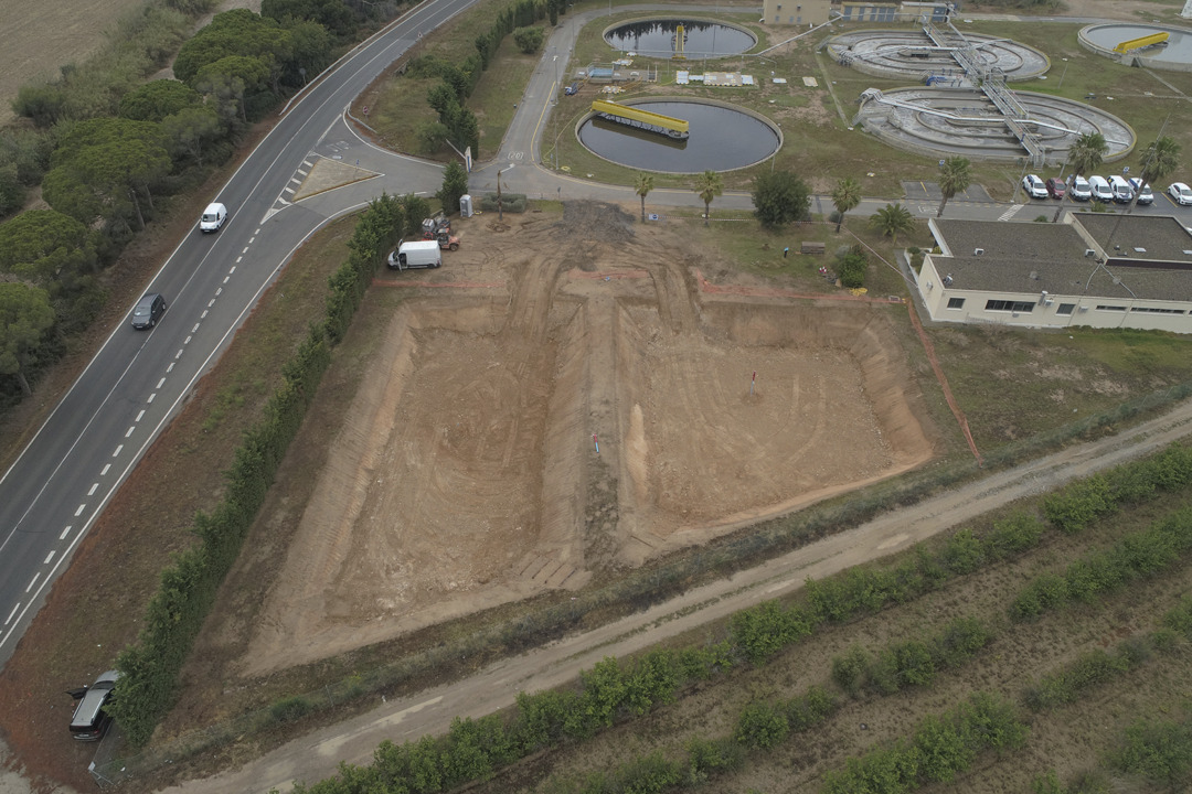 Els treballs de construcció i canalització per permetre l’arribada d’aigua a les basses tenen una durada prevista de dos mesos. Foto: Cedida