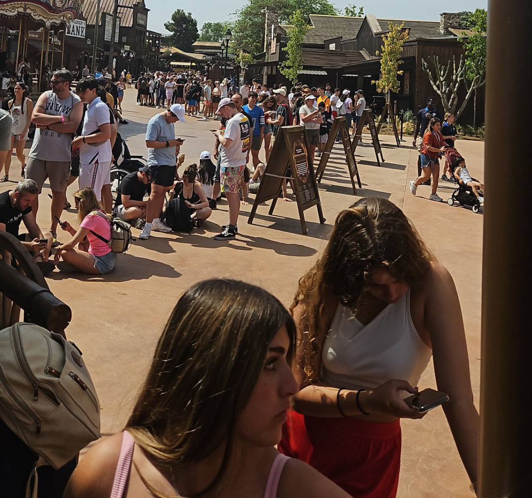 Cues a la muntanya russa acabada d'estrenar a PortAventura World. Foto: Twitter