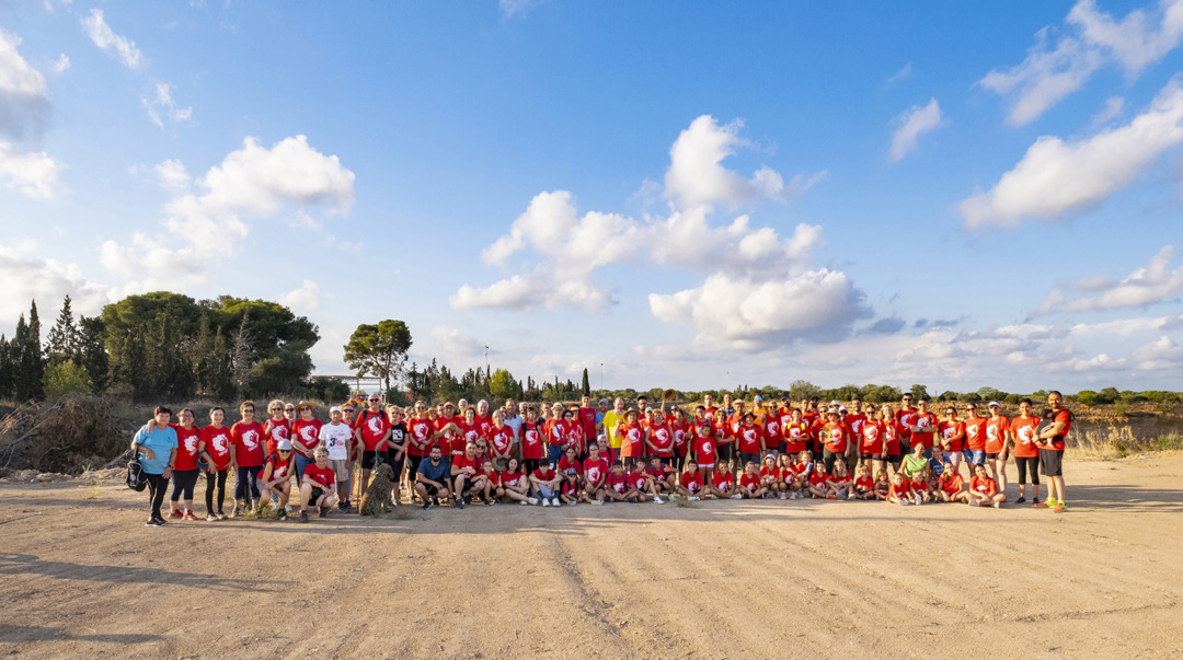 Més d'un centenar de persones van participar en la caminada. Foto: Cedida