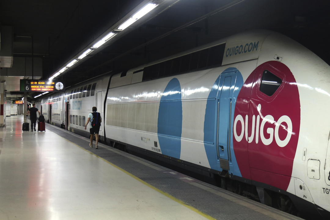 Un tren d'Ouigo a l'estació de Sants. Foto: Marta Vidal