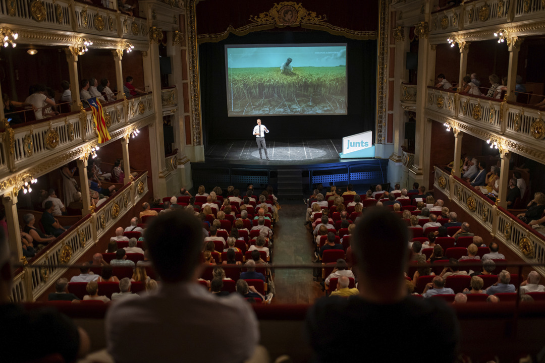 Més de 500 persones van escoltar Cruset al Teatre Bartrina. Foto: Cedida