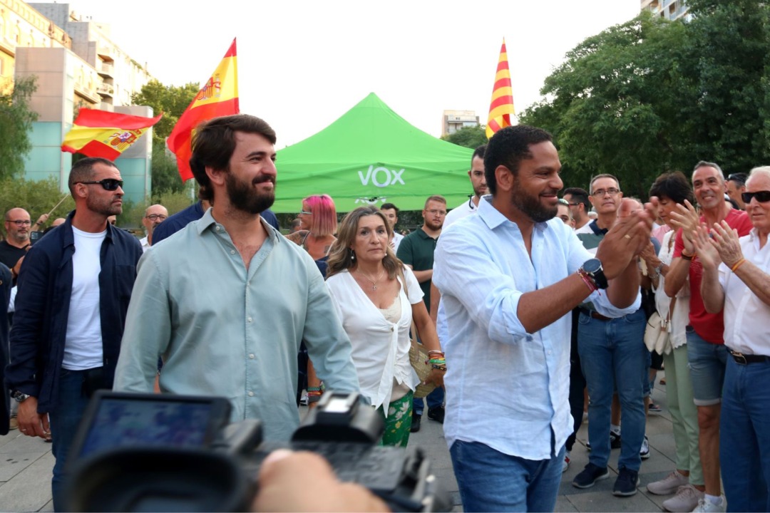 El secretari general de Vox, Ignacio Garriga, i el vicepresident de Castella i Lleó, Juan García-Gallardo, moments abans del míting a Reus. Foto: Guifré Jordan