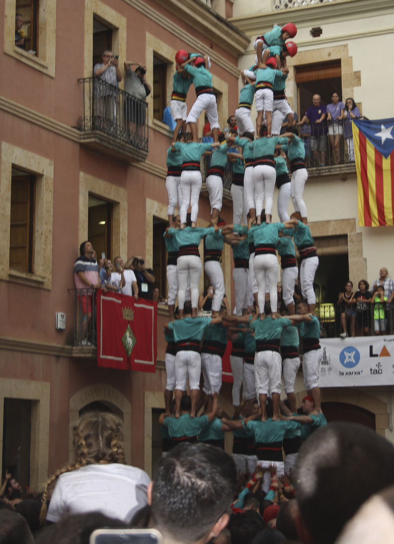 9 de 8 dels Castellers de Vilafranca. Foto: Tots21