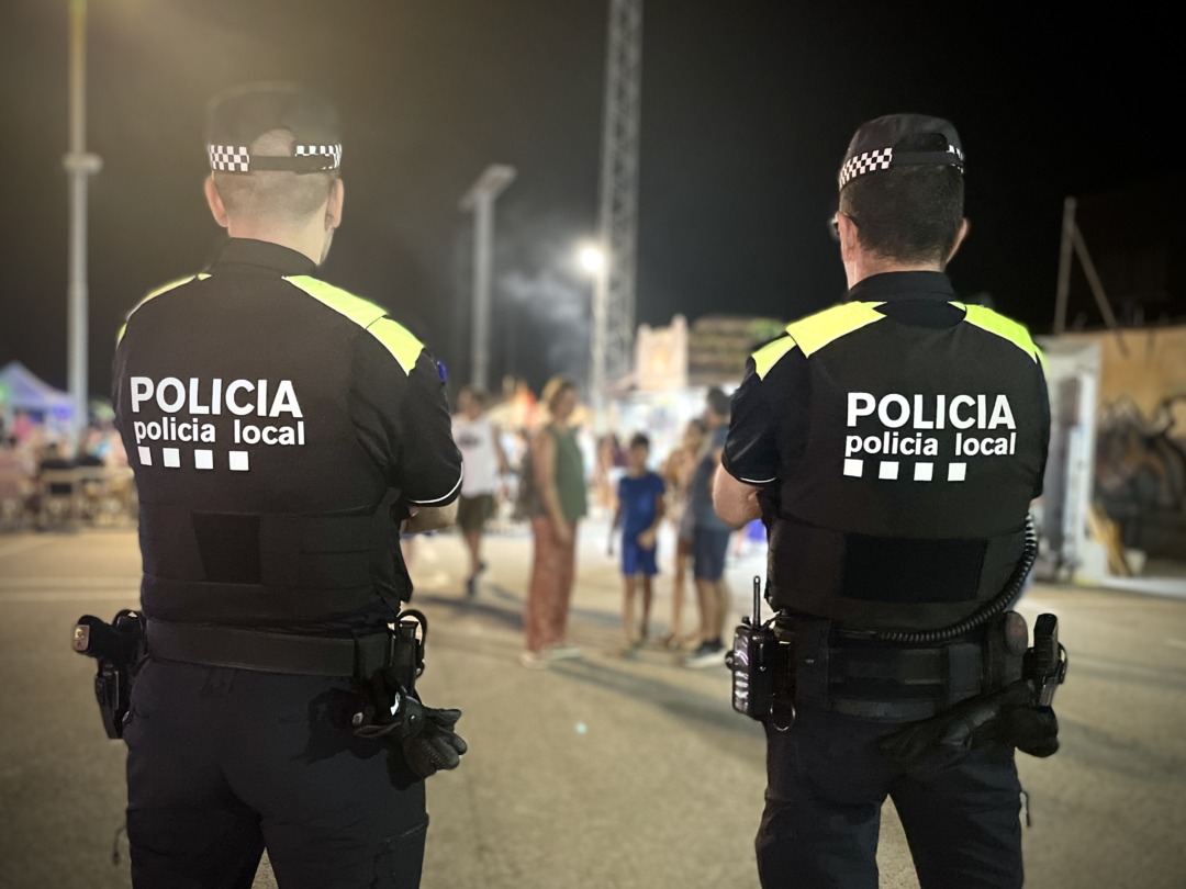 Dos agents de la Policia Local de Roda. Foto: Cedida