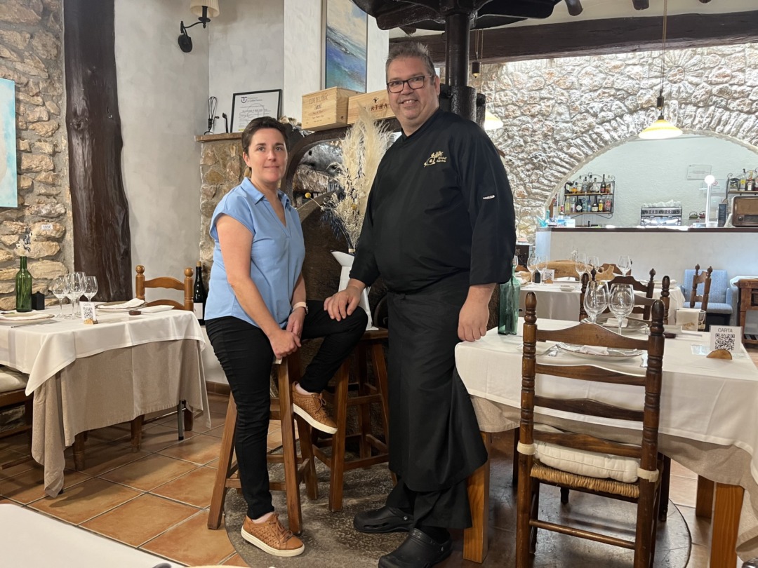 Joana i Josep, propietaris del restaurant El Molí dels Avis, pura essència calera. Foto: Helder Moya