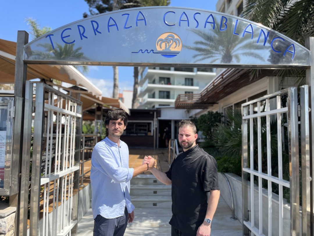 Eduard Genovès, responsable del departament de restauració, i Jordi Gómez, xef de l'Hotel 4R Casablanca Playa. Foto: Helder Moya