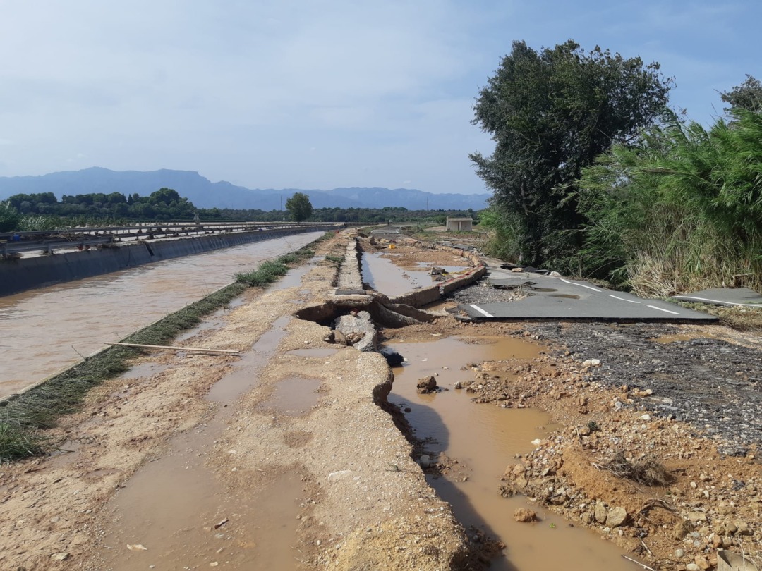 La Diputació de Tarragona ha desplegat aquest cap de setmana equips tècnics per pal·liar els efectes de les pluges a les carreteres i per col·laborar amb els ajuntaments més afectats. Foto: Cedida