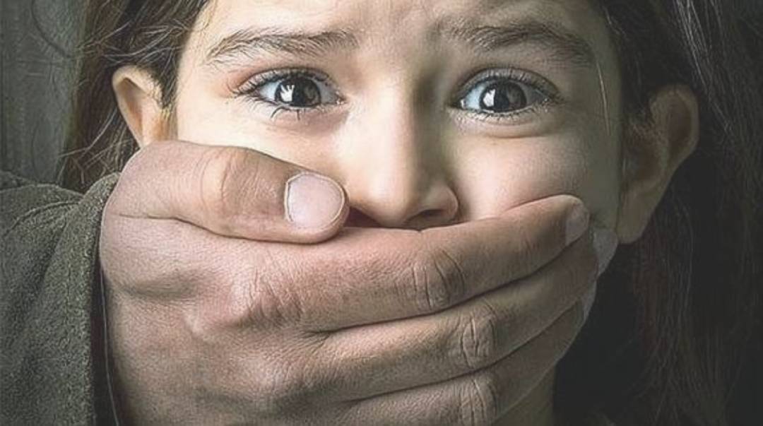 Save the Children presenta una anàlisi en el qual revisa prop de 400 sentències judicials de casos recents d'abusos sexuals contra la infància a Espanya