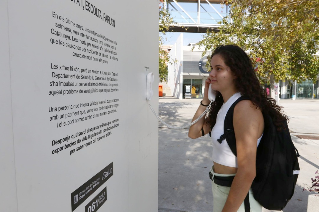Una estudiant a l’instal·lació interactiva del SEM al campus Catalunya. Foto: URV