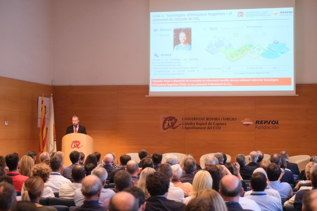 Fèlix Llovell, director de la Càtedra, durant la seva exposició. Foto: URV