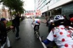 Reclamen més carrils bici amb una paròdia d’una arribada ciclista a un port de muntanya