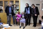 L'Ajuntament de Torredembarra i la Generalitat feliciten una àvia centenària de la Residència Pere Badia
