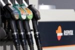 Entrades per al Nàstic de diumenge recarregant el cotxe amb combustible de Repsol