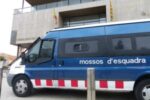 Els Mossos no fan identificacions i es mantenen a distància dels llocs de votació