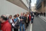 Cues per votar a Reus a l’inici del 9N