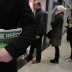 Llistes d’espera als quioscos de Tarragona per fer-se amb un exemplar de Charlie Hebdo