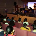 Els Lax’n’Busto donen lliçons de música a alumnes de la Canonja i Reus