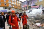 Cinc guies amb gossos de la unitat K9 de Creixell segueixen l’angoixant cerca sota la runa al Nepal