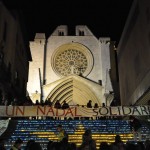 Més de 2.000 espelmes espelmes solidàries il·luminen les escales de la Catedral