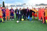 Els veterans del FC Barcelona celebren un partit solidari al camp de futbol municipal de Roda de Berà