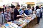 Roda de Berà es prepara per celebrar la Diada de Sant Jordi