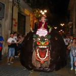 La cucafera baixant pel carrer Major. Foto: Romà Rofes / Tarragona21.cat