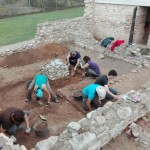 Una quinzena d’estudiants en pràctiques ajuden en les excavacions de Centcelles