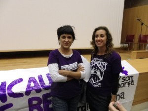 La diputada de la CUP Anna Gabriel amb la regidora Laia Estrada. Foto: Romà Rofes / Tarragona21.cat