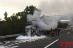 Ferit lleu el conductor d’un camió incendiat a l’autopista a l’alçada de Mont-roig