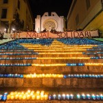 Una catifa solidària amb 2.000 llantions il·lumina la Catedral