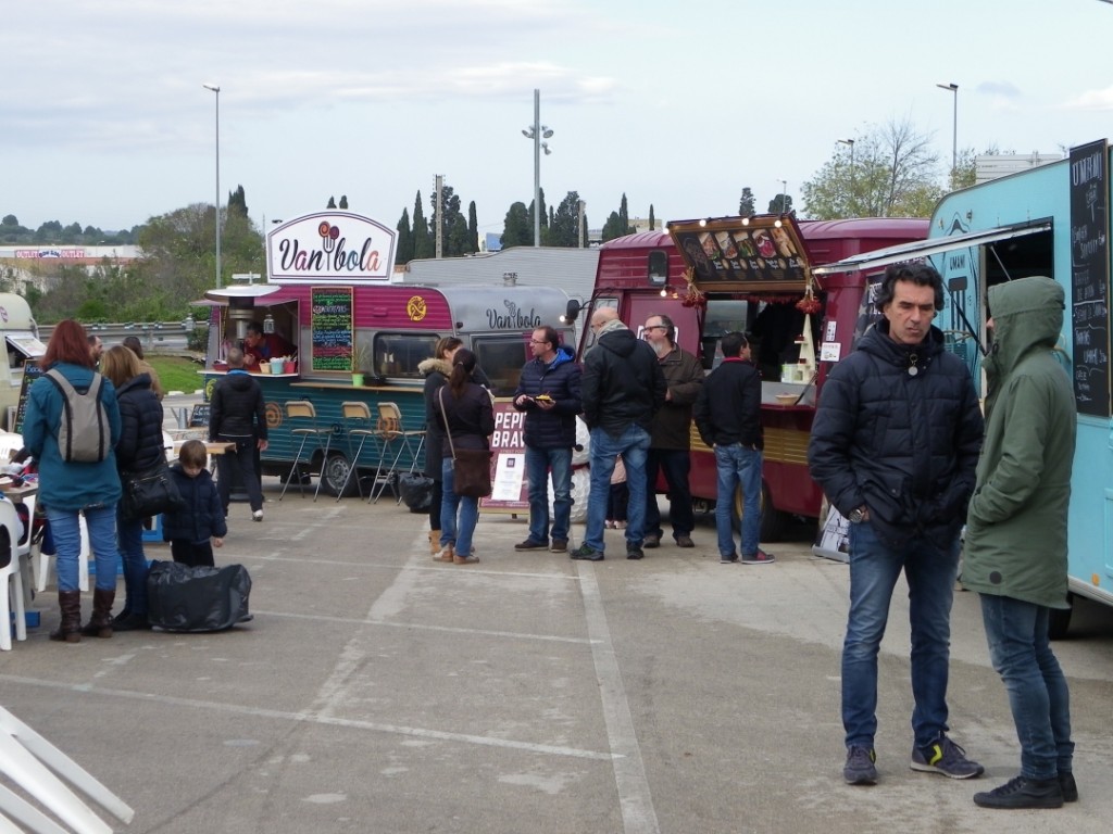 La trobada va aplegar set food trucks. Foto: Romà Rofes / Tarragona21.cat