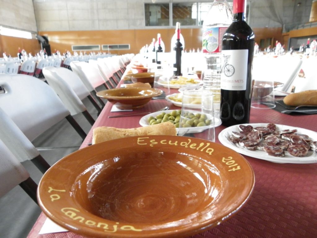 El plat commemoratiu de l'Escudellada. Foto: Romà Rofes / Tarragona21.cat