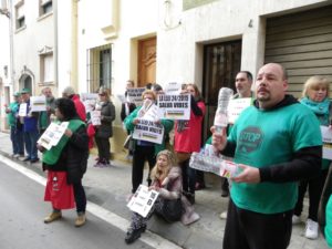 La protesta s'ha fet davant de l'edifici del consistori. Foto: Romà Rofes / Tarragona21.cat