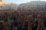 Reus torna a sortir al carrer amb el suport dels tractors i a Salou es reuneixen 200 persones