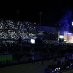 El fred, la música i el clam per la “llibertat pels presos polítics”, protagonistes del concert a l’Estadi Olímpic