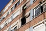 Un ferit greu i 16 intoxicats, en un incendi de matinada en un bloc de pisos de Reus