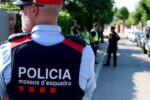 Els Mossos detenen un home i busquen un altre per estafar 2.700 euros