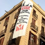 Tensió entre manifestants i la policia per la pancarta contra la presència del rei a Plaça Catalunya