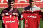 Guiu i Guillem signen el primer contracte com a jugadors grana