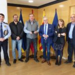 L’alcalde lliura el pin de plata a Joan Montalà pels 25 anys de dedicació a la Policia Local de Salou
