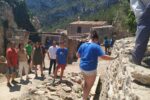 Una vintena de joves d’arreu de Catalunya participa en un camp de treball a la Masia de Castelló