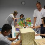Estudiants de Fisioteràpia de la URV construeixen materials per a teràpia ocupacional i cognitiva