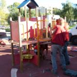 L’Ajuntament comença els treballs d’instal·lació dels jocs infantils en diversos parcs de Salou